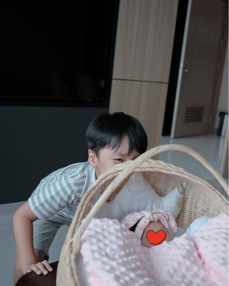 Instagram.com/larissachou